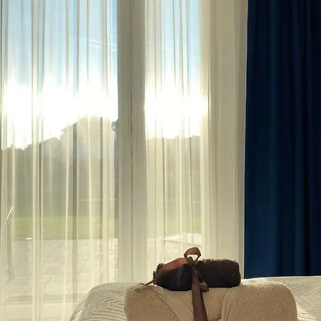 Luna Rossa Boutique * בלטונאקאלי