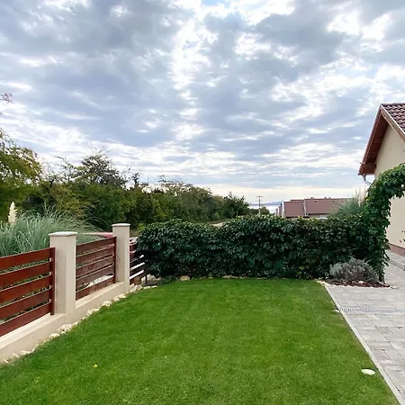 דירה Luna Rossa Boutique בלטונאקאלי